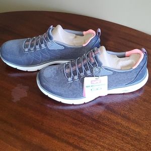 Ladies Skechers sneakers